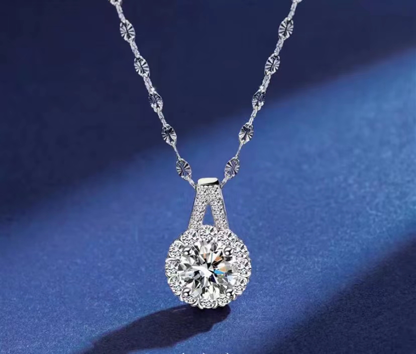 Classic four claw clavicle chainBeautiful People, details are always full marks