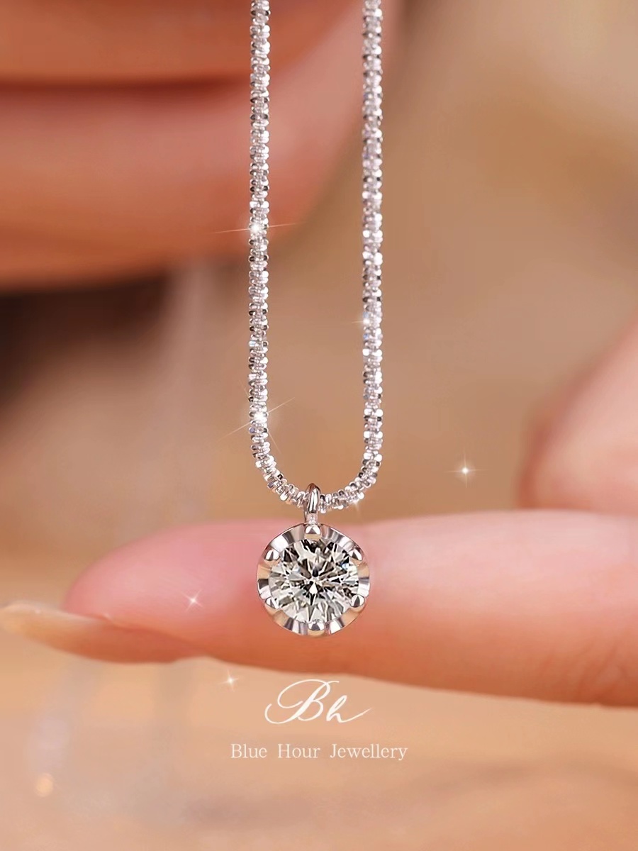 1 carat Star synthetic gem necklace close to the heart, with the courage of commitment to guide the direction of love (复制)