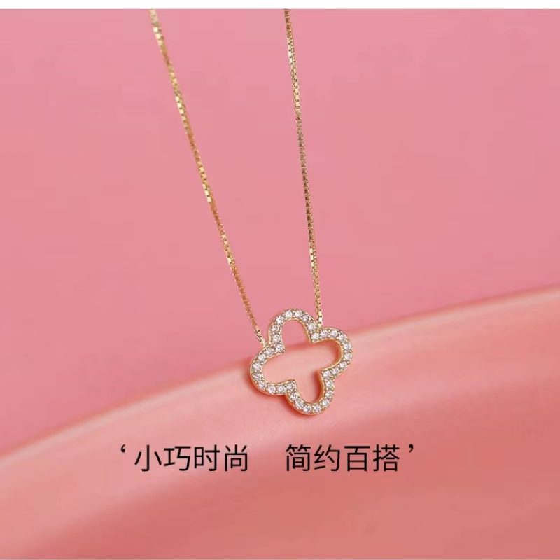Four-leaf clover pendant I hold you in my heart, even though we are all grey